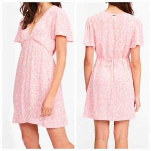 Billabong Short And Sweet Pink Mini Dress Size L Flutter Sleeve Floral V-neck